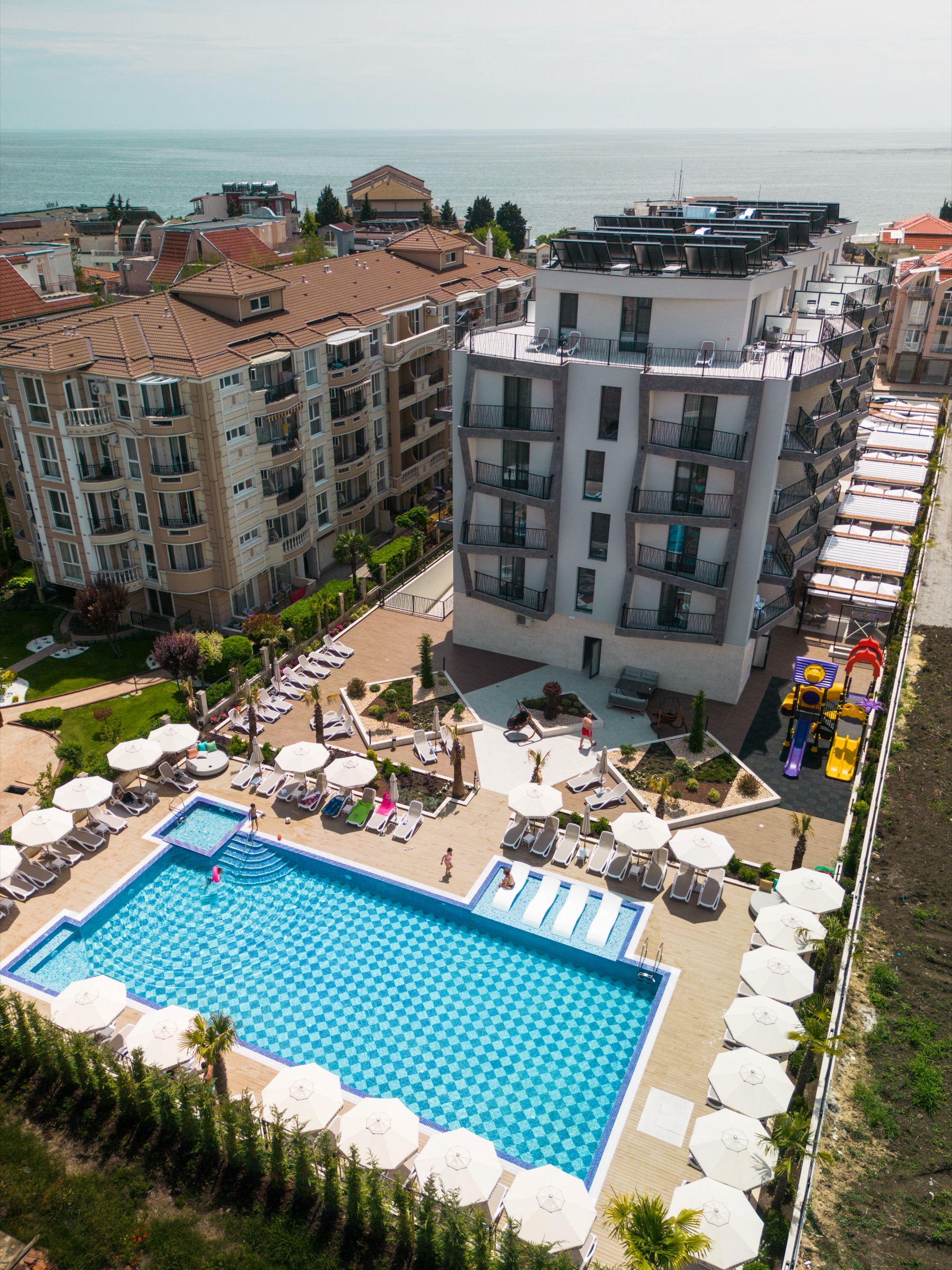 The hotel and the sea horizon